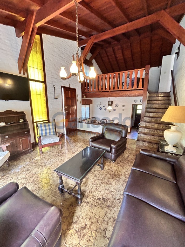 Alquiler Temporal en Pinamar: Casa Estrategicamente Ubicada esq Tiburon y Sirena, Cerca de Playa y Centro, Ideal para 8 Personas