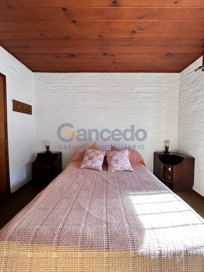 Alquiler Temporal en Pinamar: Casa Estrategicamente Ubicada esq Tiburon y Sirena, Cerca de Playa y Centro, Ideal para 8 Personas
