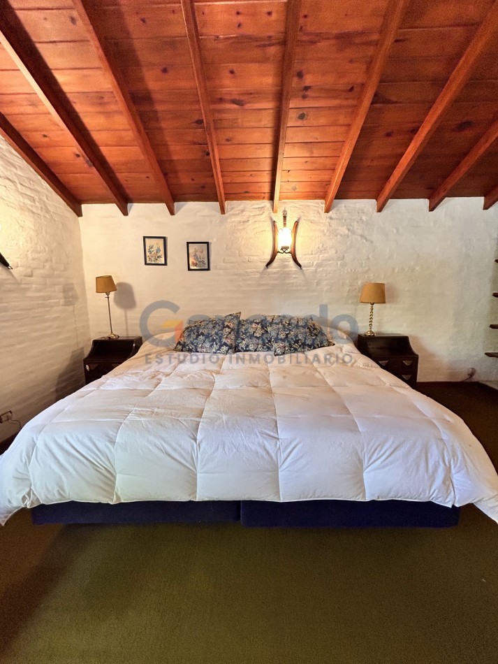 Alquiler Temporal en Pinamar: Casa Estrategicamente Ubicada esq Tiburon y Sirena, Cerca de Playa y Centro, Ideal para 8 Personas