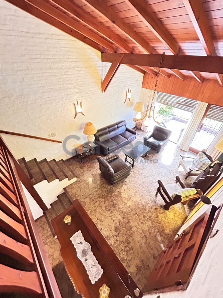 Alquiler Temporal en Pinamar: Casa Estrategicamente Ubicada esq Tiburon y Sirena, Cerca de Playa y Centro, Ideal para 8 Personas