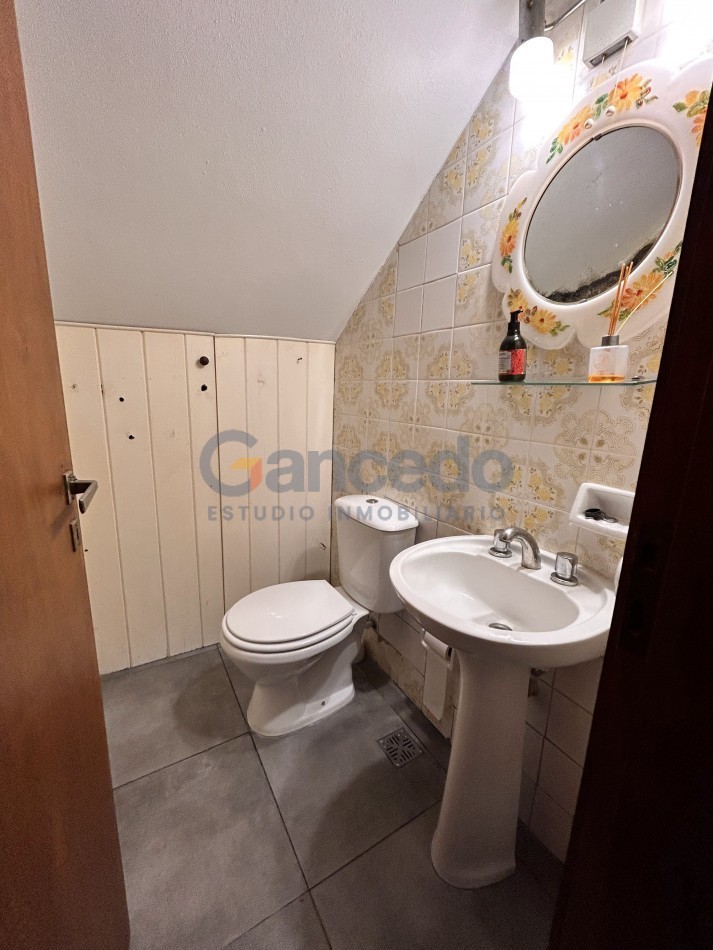 Alquiler Temporal en Pinamar: Casa Estrategicamente Ubicada esq Tiburon y Sirena, Cerca de Playa y Centro, Ideal para 8 Personas