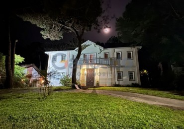 Casa en venta con pileta Pinamar Golf Nuevo